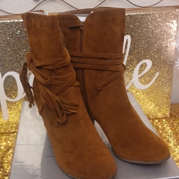 Faux Suede boots - Picture 1 of 4